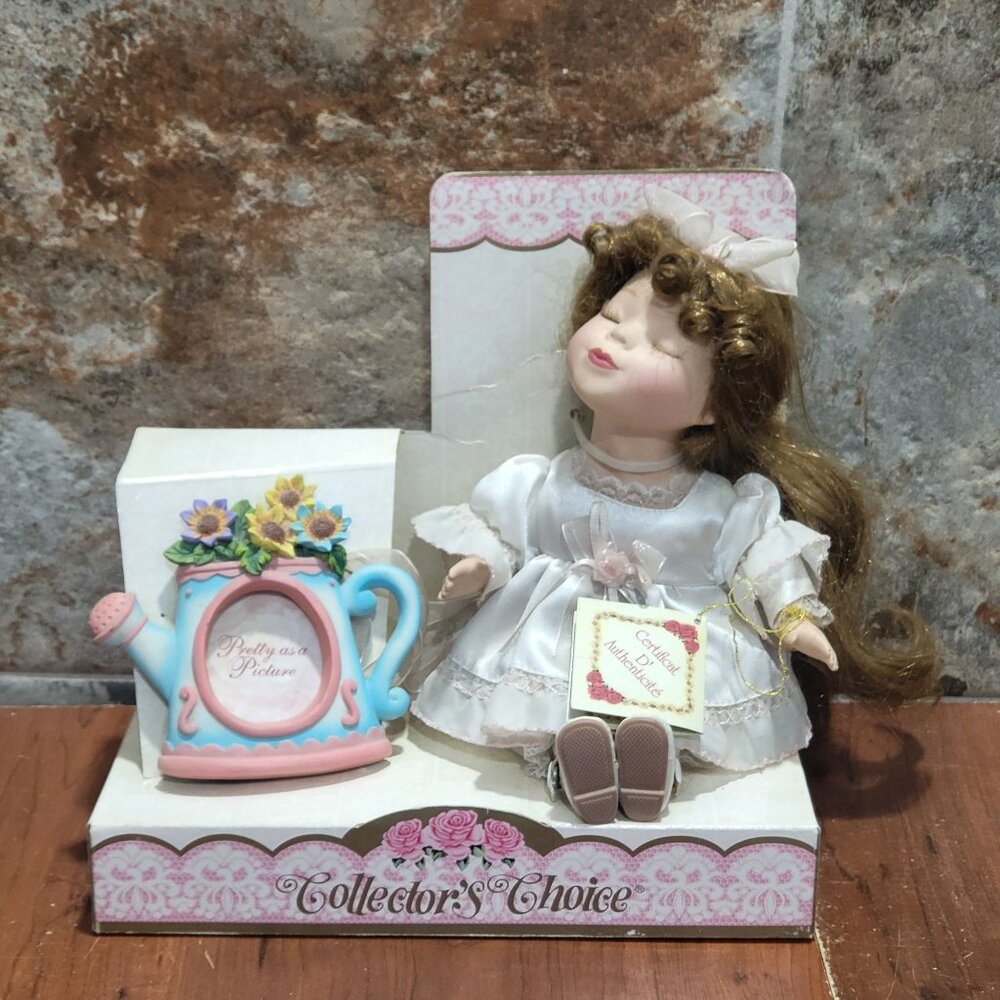 DanDee Collectors Choice Pretty As A Picture Doll & Photo Frame